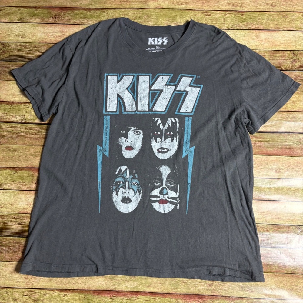 KISS bold graphic t-shirt. item 480
